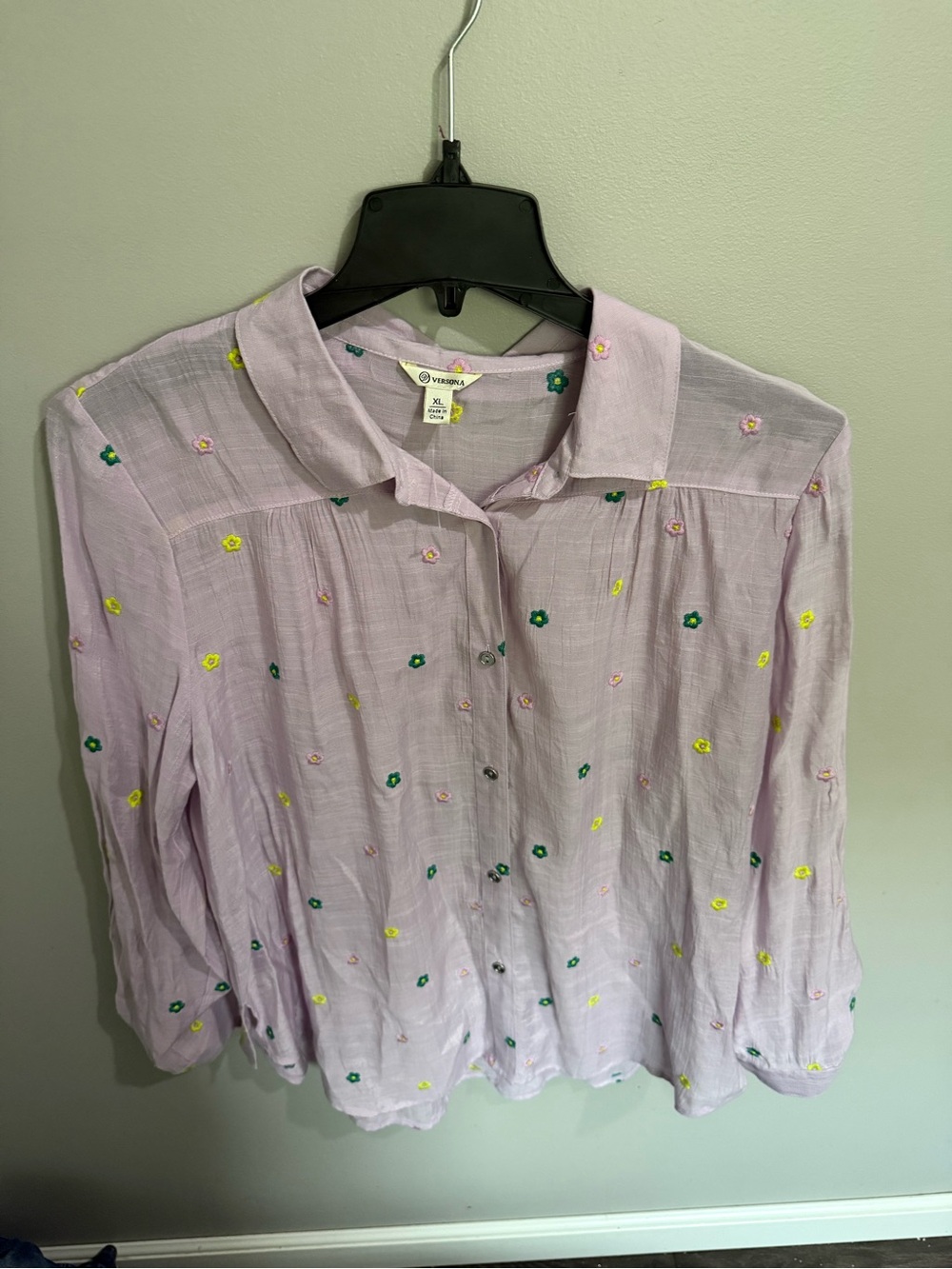 Versona lilac button down shirt with delicate multicolored floral embroidery XL